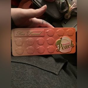 Too faced peach palette
